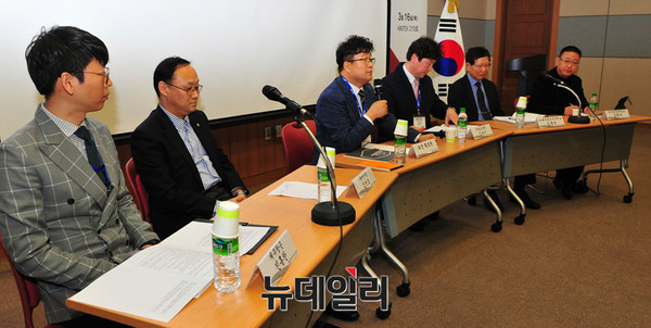 ▲ 항공기내 난동에 대한 입법적 대응방안 패널 토론중인 산학 패널들  ⓒ오세진 기자