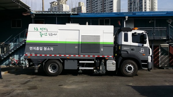 ▲ 대형 분진흡입차. ⓒ서울시 제공