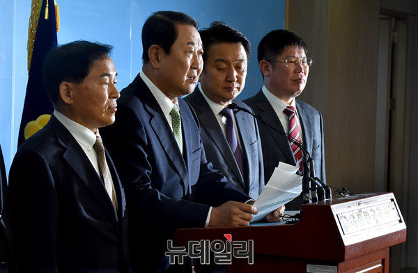 ▲ 국민의당 박주선 국회 부의장이 15일 국회 정론관에서 대선출마 기자회견을 하고 있다. ⓒ뉴데일리 이종현 기자