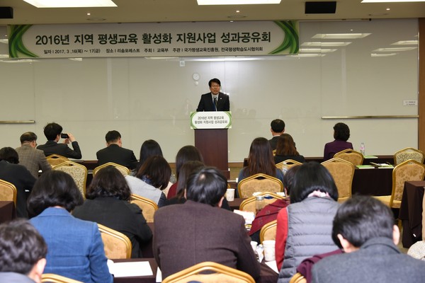 ▲ 이근규 제천시장이 평생학습 활성화 지원사업 성과공유회에서 인사말을 하고 있다.ⓒ제천시