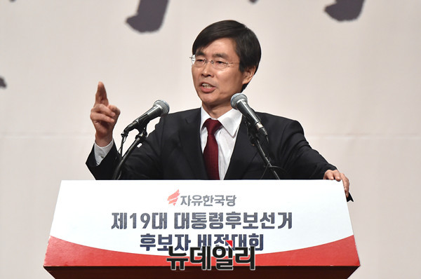 ▲ 자유한국당 조경태 의원이 17일 서울 여의도 63빌딩 별관 2층 그랜드볼룸에서 열린 후보자대회에서 국회 개혁을 주장하는 정견 발표를 하고 있다. ⓒ뉴데일리 이종현 기자