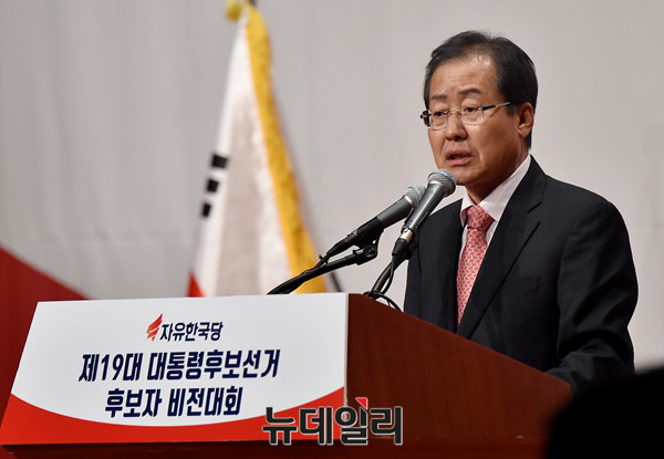 ▲ 범보수 진영의 가장 유력한 대권주자인 자유한국당 홍준표 경남도지사가 17일 오후 서울 여의도 63빌딩에서 열린 자유한국당 대선 후보 경선 후보자대회에서 대선 승리의 방책을 역설하고 있다. ⓒ뉴데일리 이종현 기자
