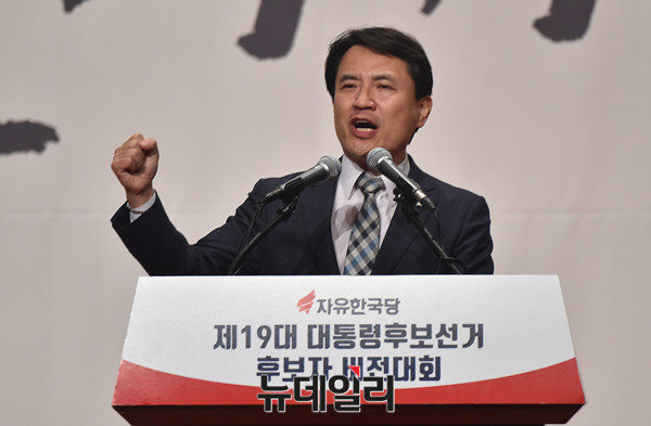 ▲ 자유한국당 소속 대선 경선 후보인 김진태 의원. 그는 탄핵정국에서 태극기집회에 참석하며 일약 스타가 됐다. ⓒ뉴데일리 이종현 기자