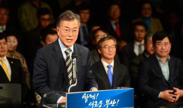 ▲ 문재인 전 더불어민주당 대표가 19일 오후 부산 동구 부산항국제여객터미널 5층 컴퍼런스홀에서 열린 부산지역 선거대책위원회 구성 기자회견에서 발언하고 있다.ⓒ뉴시스