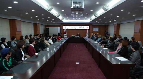 ▲ 한국영상대 유재원 총장이 평생교육원에서 운영하는 헤어과정 개강식에서 축사를 하고 있다.ⓒ한국영상대
