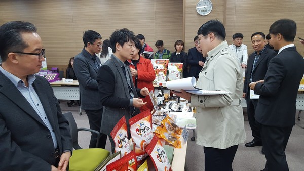 ▲ 충남도가 22일 도내 우수 농특산물 경영체에 대한 전문가 품평회를 열었다.ⓒ충남도