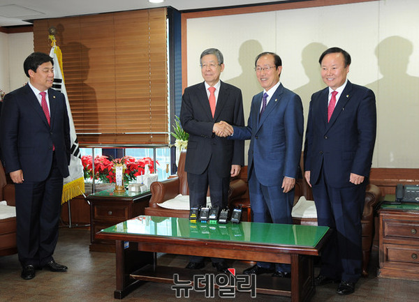 ▲ 자유한국당이 오는 4.12 재보궐 선거에 경북 상주·군위·의성·청송 지역의 국회의원 후보로 김재원 전 청와대 정무수석을 낙점했다. ⓒ뉴데일리 이종현 기자