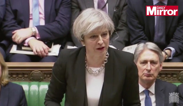 ▲ 테레사 메이 英총리는 의회 연설에서 "우리는 두렵지 않다"고 외쳐 많은 박수갈채를 받았다고 한다. ⓒ英데일리 미러 관련보도 화면캡쳐