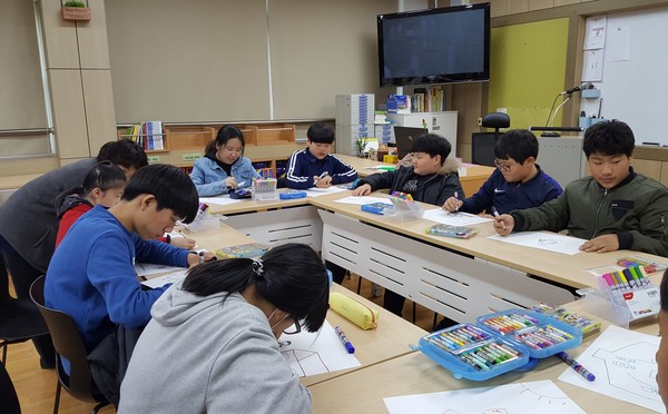 ▲ 단양교육지원청 Wee센터가 상진초에서 자기조절학습검사를 하고 있다.ⓒ단양교육지원청
