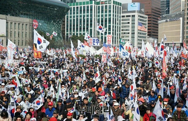 25일 오후 2시 서울 대한문 앞에서 제 3차 태극기집회가 열렸다ⓒ뉴데일리 이기륭 기자