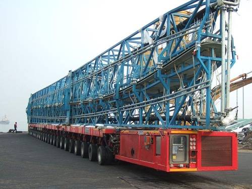 ▲ 대형 구조물 운반하는 멀티모듈.ⓒ연합뉴스