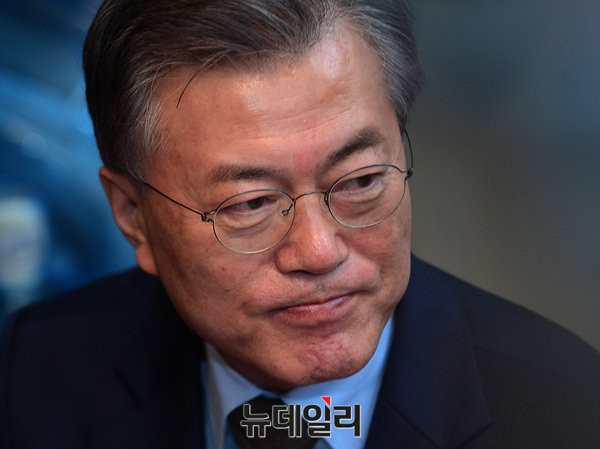 ▲ 문재인 전 대표는 최근 '아들 취업 특혜 의혹'과 '비선실세 의혹'을 모두 받고 있다. 두 의혹 모두 이미 4년 전에 제기됐던 내용이다. ⓒ뉴데일리 공준표 기자