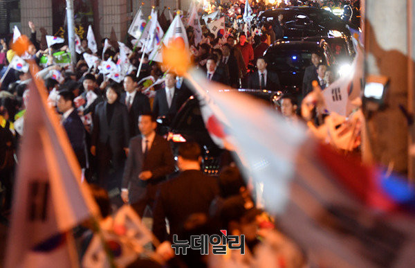 ▲ 박근혜 전 대통령이 사저로 돌아가는 모습. ⓒ뉴데일리 정상윤 기자