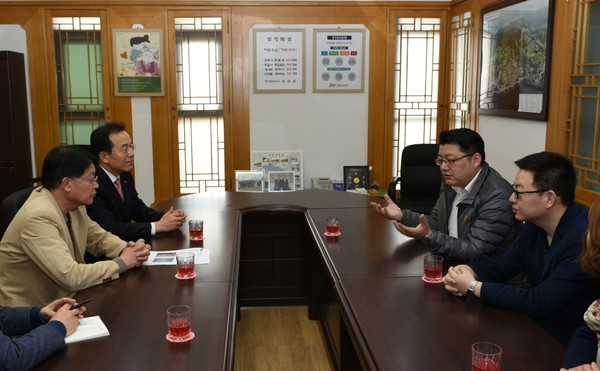 ▲ 경북관광광사 김대유 사장 등이 중한국제교류센터 관계자를 만나 경북관광상품을 집중 홍보했다.ⓒ경북관광공사