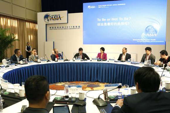 ▲ 아시아 스타트업 라운드테이블에서 한화그룹 김동원 상무(중앙)가 패널로 참석해 아시아 스타트업 생태계의 발전방향에 대해 토론하고 있다.ⓒ한화그룹