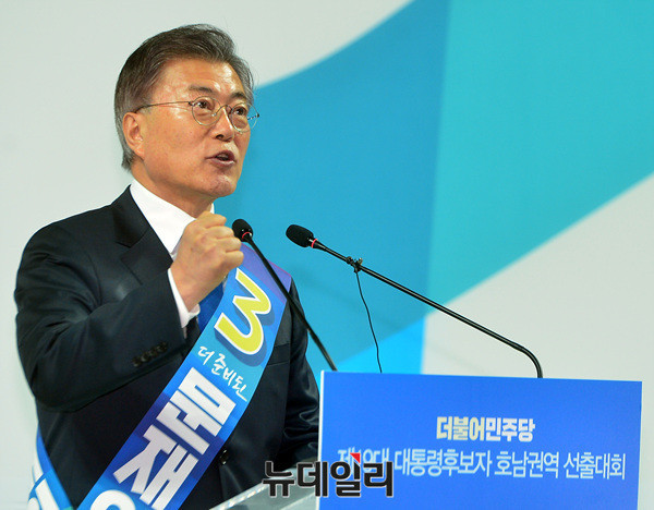 ▲ 27일 호남권 순회경선 연설 중인 문재인 민주당 후보. ⓒ공준표 기자