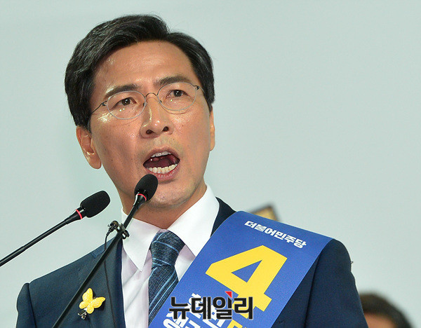 ▲ 27일호남권 순회경선 연설 중인 안희정 민주당 후보. ⓒ공준표 기자