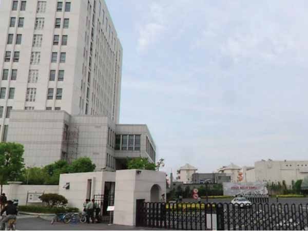 ▲ 中민간해커집단 '홍커연맹'이 한국에 대한 사이버 공격에 참여하지 않은 가운데 한국 정부를 목표로 한 중국발 사이버 공격이 이어지고 있다. 때문에 최근의 중국발 사이버 공격 배후에는 中공산당 또는 중공군이 있을 것이라는 분석이 제기되고 있다. 사진은 중공군 소속 해커조직 61398부대의 모습. 상하이 외곽에 있는 것으로 알려져 있다. ⓒ中관영매체 화면캡쳐