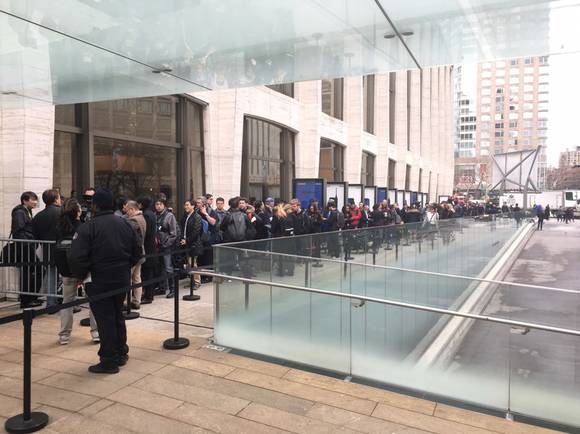 ▲ 갤럭시S8 언팩 행사가 열린 뉴욕 링컨센터 내부 모습. ⓒ뉴데일리 조재범 기자