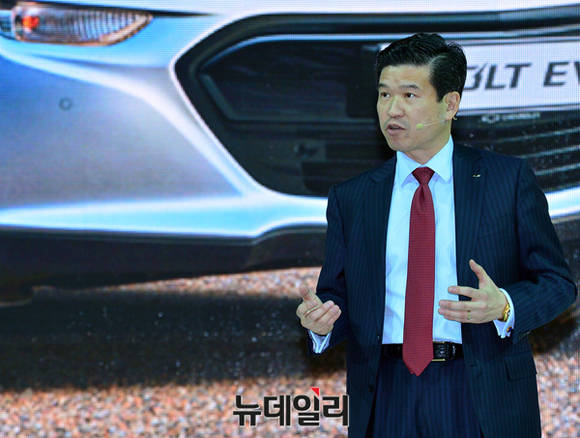 ▲ 제임스 김 한국지엠 사장이 볼트EV를 설명하고 있다.ⓒ공준표 기자