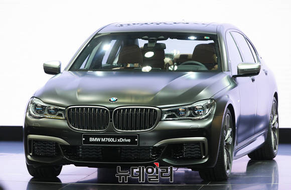 ▲ BMW코리아가'뉴 M760Li xDrive'를 국내 최초로 공개했다.ⓒ이기륭 기자