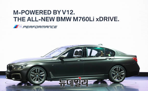 ▲ BMW코리아가'뉴 M760Li xDrive'를 국내 최초로 공개했다.ⓒ이기륭 기자