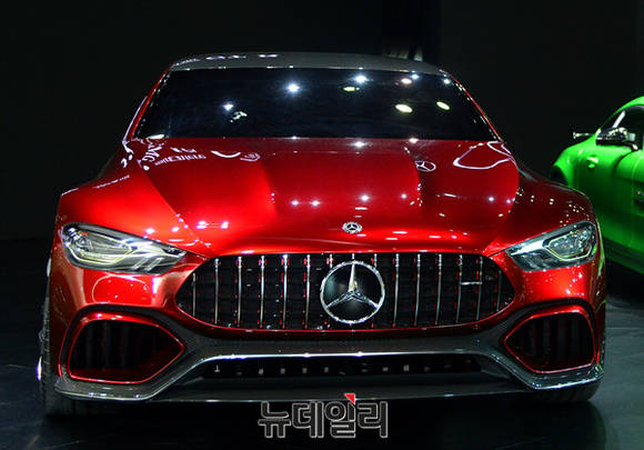 ▲ 벤츠의 하이브리드 콘셉트카인 'AMG GT 콘셉트'.ⓒ공준표 기자