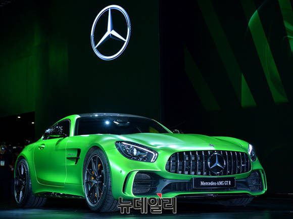 ▲ 모터스포츠 기술이 결합된 'AMG GT R'의 모습.ⓒ공준표 기자