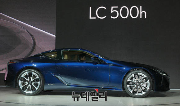 ▲ 렉서스 LC500h.ⓒ이기륭 기자