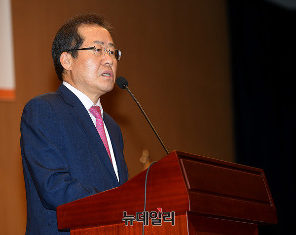 ▲ 오는 20대 대선에 자유한국당 후보로 선출된 홍준표 후보가 1일 '4자구도 필승론'을 제기했다. ⓒ뉴데일리 정상윤 기자