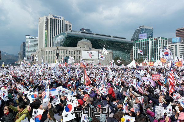 ▲ '제4차 탄핵무효 국민저항 총궐기 국민대회'. ⓒ뉴데일리 이기륭 기자