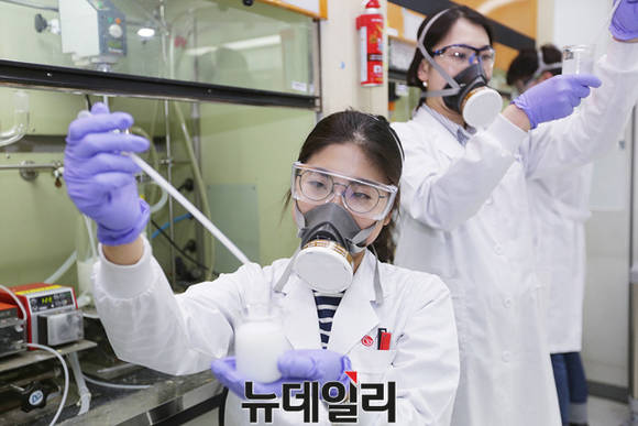 ▲ LG화학 소속 연구진들.ⓒLG화학