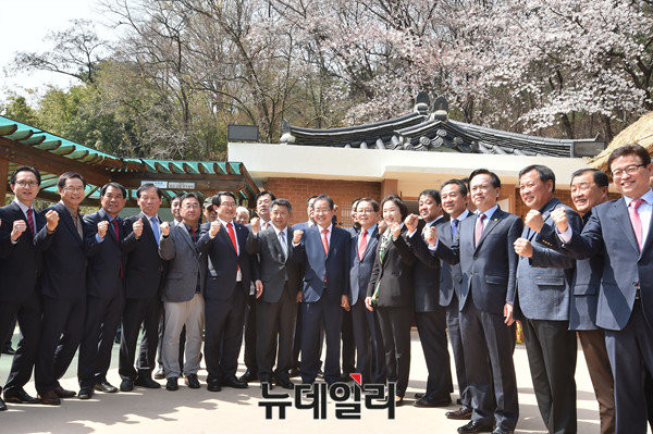 ▲ 자유한국당 홍준표 후보가 4일 경북 구미에 있는 박정희 전 대통령 생가를 방문했다. ⓒ뉴데일리 이종현 기자