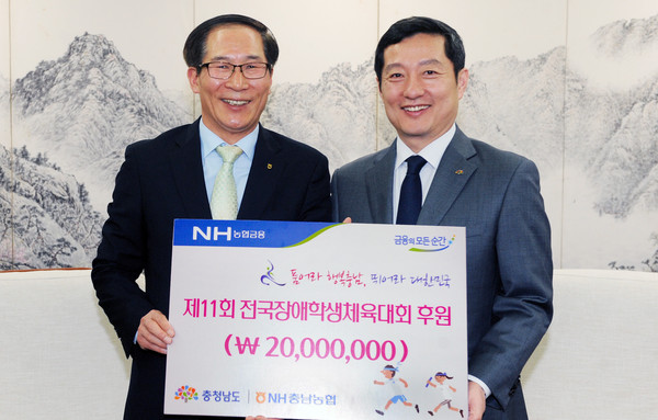 ▲ 허승욱 충남도 정무부지사(오른쪽)와 NH농협은행 원종찬 영업본부장.ⓒ충남도