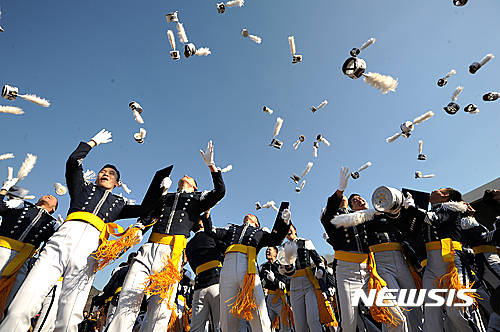 ▲ 2018학년도 경찰대, 사관학교 지원을 앞둔 수험생은 같은날 치러지는 1차 시험 일정을 고려해 한 차례 원서접수가 가능하다는 점을 명심해야 한다. ⓒ뉴시스