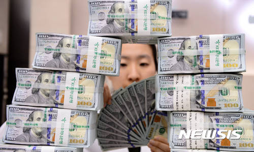 ▲ 미국의 환율조작국 지정 불확실성에 따라 한국경제를 둘러싼 4월 위기설이 좀처럼 가라앉고 있지 않다. ⓒ 뉴시스