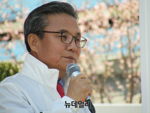 ▲ 무소속 성윤환 후보(사진)가 6일 같은 상주 출신인 무소속 박완철 후보와의 여론조사를 거쳐 단일화에서 승리, 단일후보로 선정됐다. ⓒ의성(경북)=뉴데일리 정도원 기자