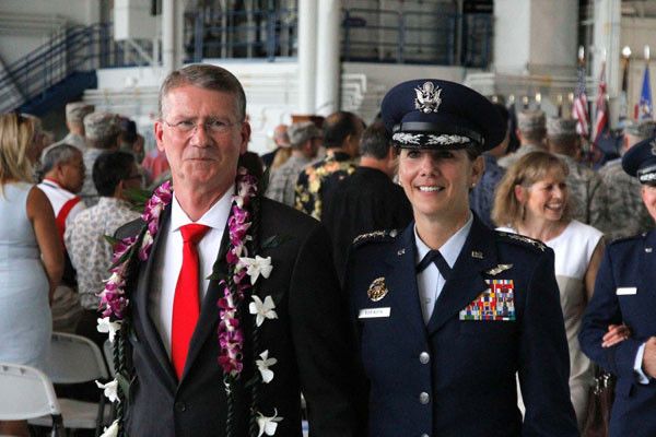 ▲ 로리 로빈슨 美북부사령관은 지난 6일(현지시간) 美상원 군사위 청문회에 출석해 "북한 탄도미사일 요격할 능력이 충분하다"고 밝혔다. 사진은 美공군 대장에 진급했을 당시 모습. ⓒ美국방부 관영 성조지 캡쳐