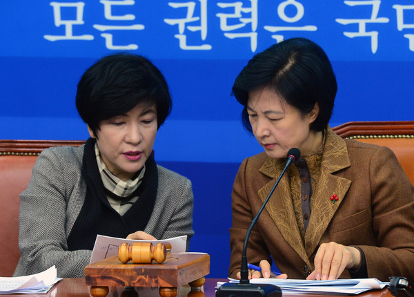 ▲ (왼쪽부터) 김영주 민주당 최고위원과 추미애 민주당 대표. ⓒ뉴시스