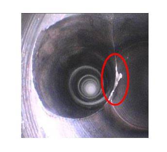 ▲ 세타2 엔진 크랭크 샤프트 오일홀에 금속 이물질이 남아있다.ⓒ국토교통부