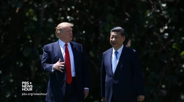 ▲ 美·中 양국 정상들은 ‘세기의 회담’에서 북핵 문제가 심각한 단계에 이르렀다는데 한목소리를 냈다. 사진은 (왼쪽부터) 도널드 트럼프 美대통령, 시진핑 中국가주석.ⓒ美'PBS 뉴스 아우워' 뉴스 보도영상 캡쳐