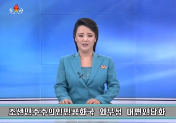 ▲ 북한 당국이 외무성 대변인 담화를 통해 미국 정부의 시리아 공군기지 미사일 포격을 두고 "놀랄 우리가 아니다"고 밝혔다. 사진은 관련 '조선중앙TV' 보도영상 일부.ⓒ北선전매체 보도영상 캡쳐
