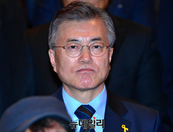 ▲ 왼쪽부터 유승민 바른정당, 심상정 정의당 대선후보, 이기흥 대한체육회장, 문재인 더불어민주당 대선후보 ⓒ 뉴데일리 공준표