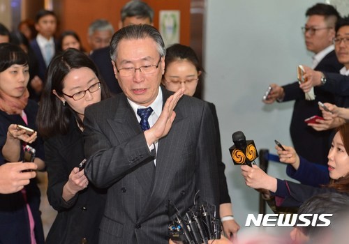 ▲ 북핵 6자회담 중국 측 수석대표 우다웨이(武大偉) 외교부 한반도사무특별대표가 10일 오후 서울 외교부 청사에서 한중 6자회담 수석대표 협의를 마친 뒤 나서고 있다.ⓒ뉴시스. 무단전재 및 재배포 금지