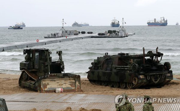 ▲ 한미 연합사는 지난 10일부터 오는 21일까지 경북 일대에서 한미연합상륙수송지원훈련을 실시한다. 이번 훈련에는 美해군 고속수송함들도 대거 참가했다. ⓒ연합뉴스. 무단전재 및 재배포 금지.