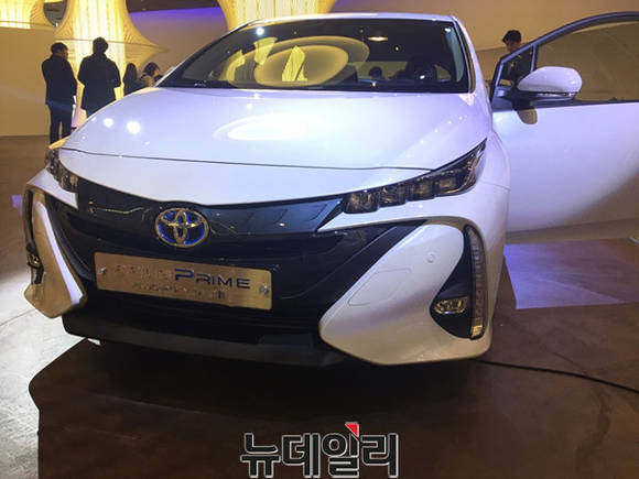 ▲ 한국토요타 플러그인 하이브리드 모델 '프리우스 프라임'.ⓒ뉴데일리
