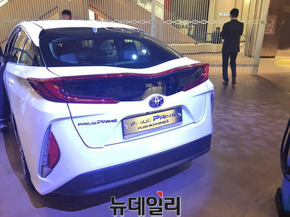 ▲ 한국토요타 플러그인 하이브리드 모델 '프리우스 프라임'.ⓒ뉴데일리