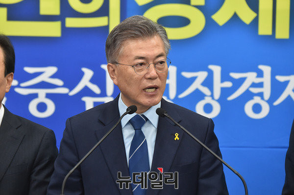 ▲ 문재인 더불어민주당 대선후보가 12일 민주당사에서 진행된 ‘경제비전 선포식’에서 발언하고 있다.ⓒ이종현 기자