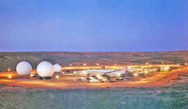 ▲ 美정부가 호주 정부에 "北탄도미사일을 요격할 예정이니 준비해 달라"고 말한 것은 사진 속의 시설 '파인 갭' 때문일 것이라는 게 현지 언론들의 분석이다. 호주 북부에 있는 '파인 갭'은 미국과 호주가 공동운영하는 시설로 호주 정부와 의회, 군 관계자들도 출입을 못하는 곳이다. ⓒ호주 '파인 갭 폐쇄요구단체' 홈페이지 캡쳐.