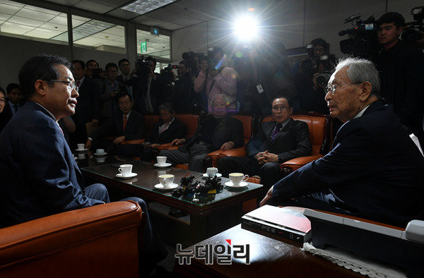 ▲ 자유한국당 홍준표 후보(왼쪽)와 백선엽 전 장군 (오른쪽). ⓒ뉴데일리 정상윤 기자